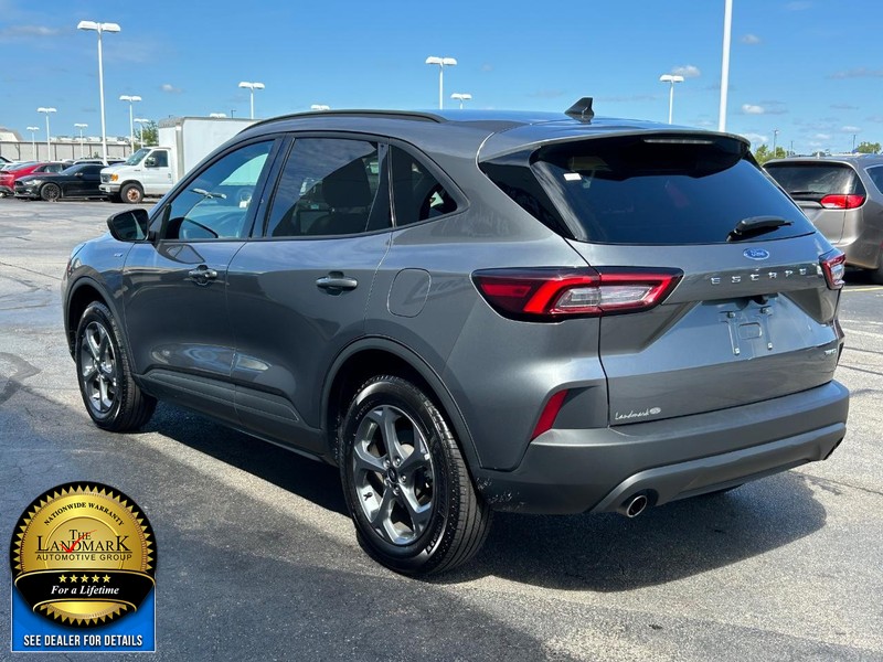 Ford Escape Vehicle Full-screen Gallery Image 6