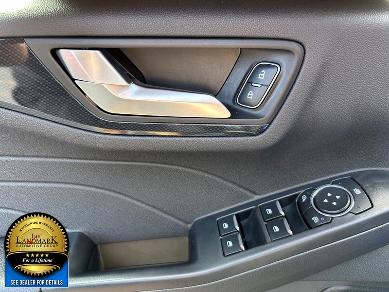 Ford Escape Vehicle Full-screen Gallery Image 8