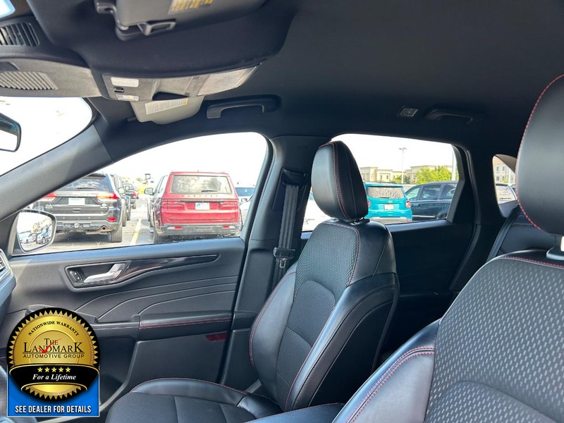 Ford Escape Vehicle Full-screen Gallery Image 9