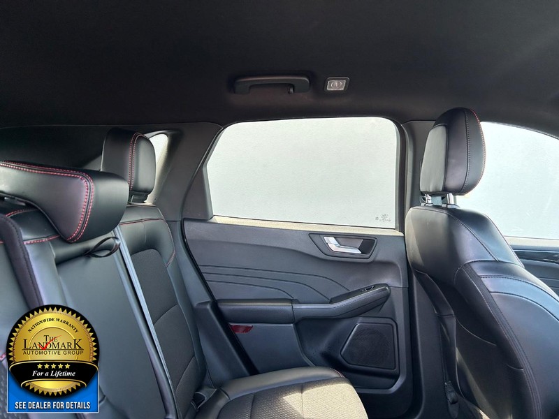 Ford Escape Vehicle Full-screen Gallery Image 14