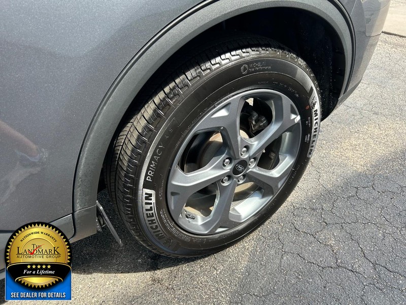 Ford Escape Vehicle Full-screen Gallery Image 19