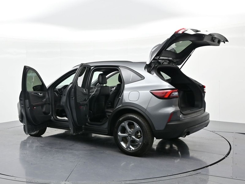 Ford Escape Vehicle Full-screen Gallery Image 23