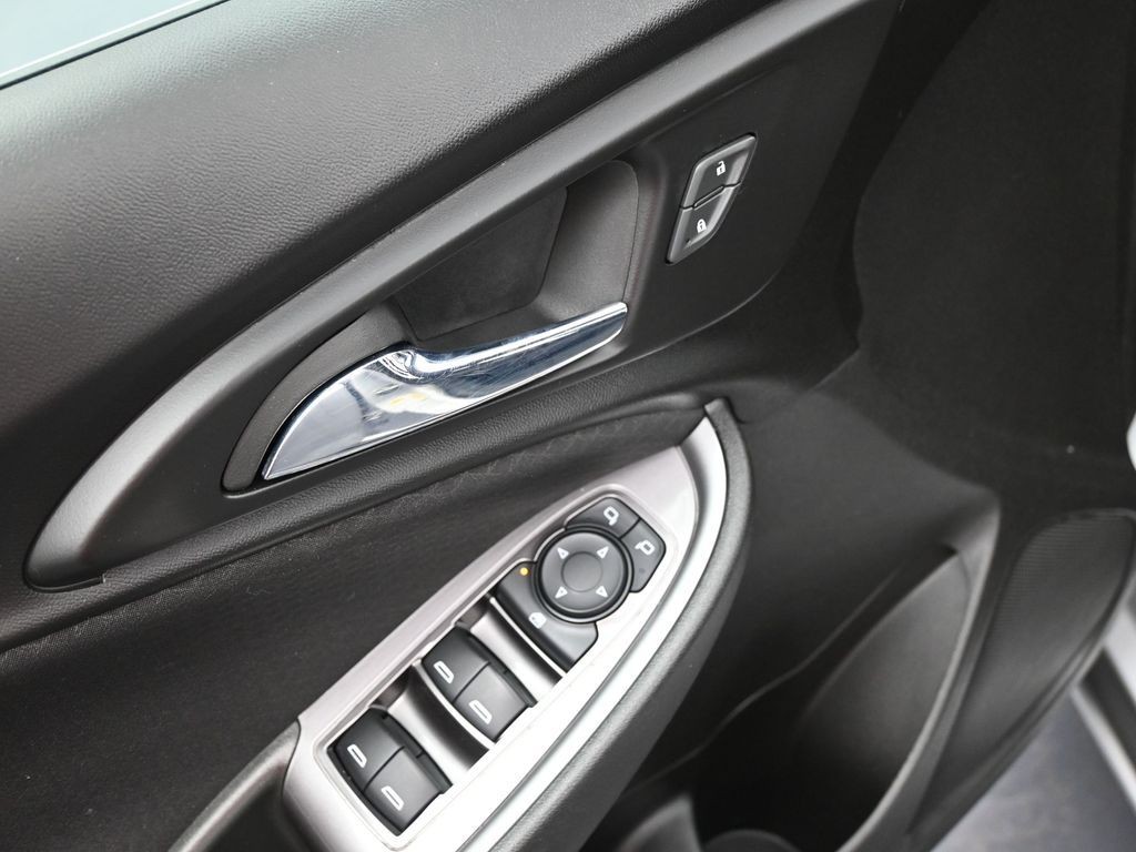 Chevrolet Malibu Vehicle Full-screen Gallery Image 10