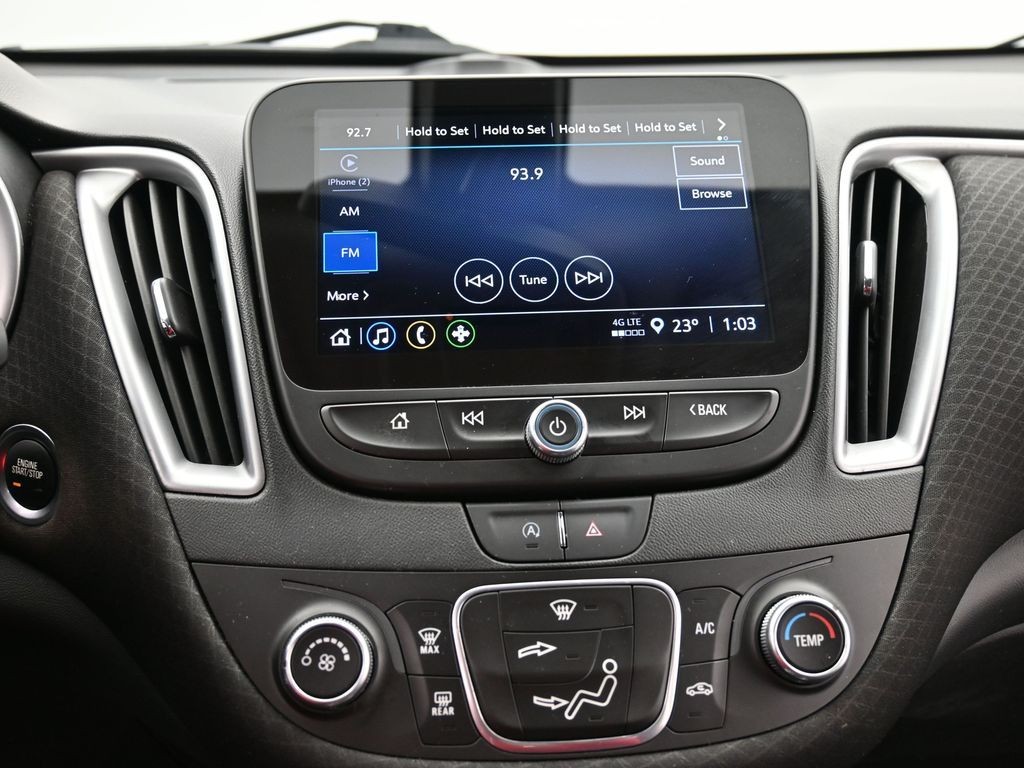Chevrolet Malibu Vehicle Full-screen Gallery Image 12