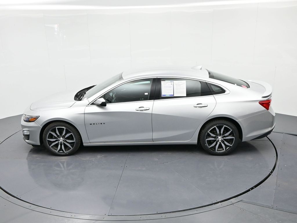 Chevrolet Malibu Vehicle Full-screen Gallery Image 17