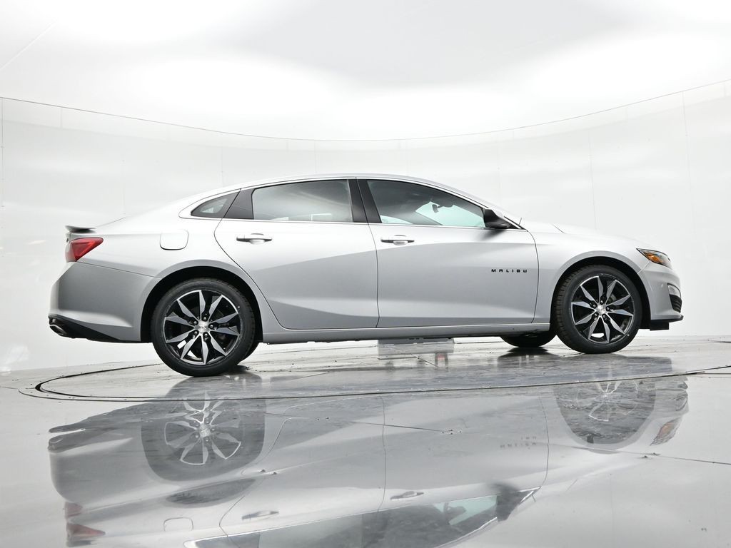 Chevrolet Malibu Vehicle Full-screen Gallery Image 21