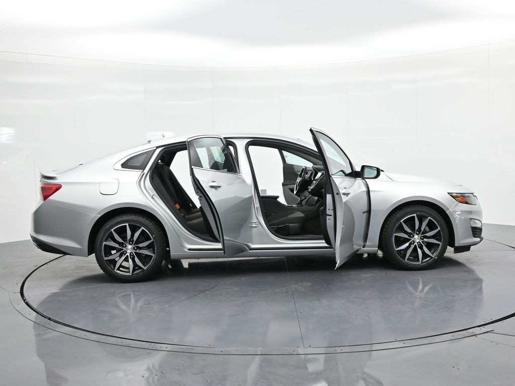 Chevrolet Malibu Vehicle Full-screen Gallery Image 22