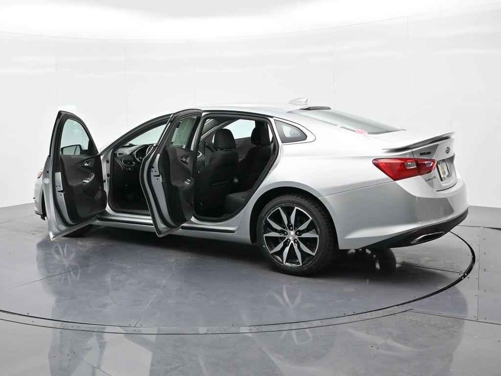 Chevrolet Malibu Vehicle Full-screen Gallery Image 23