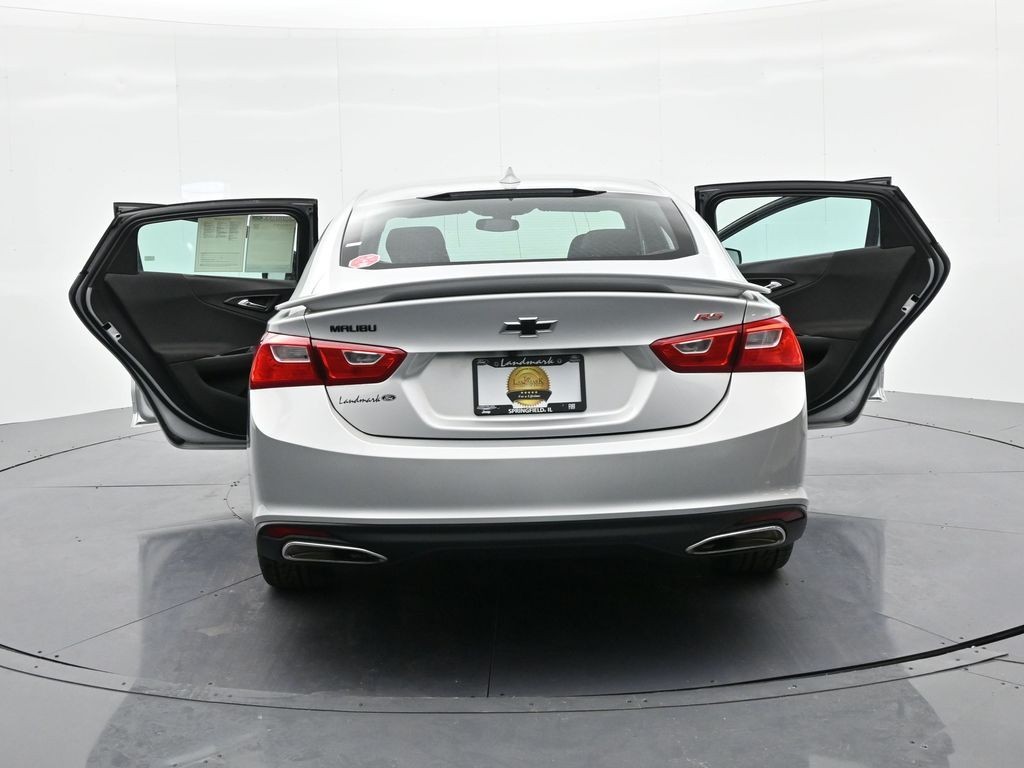 Chevrolet Malibu Vehicle Full-screen Gallery Image 25