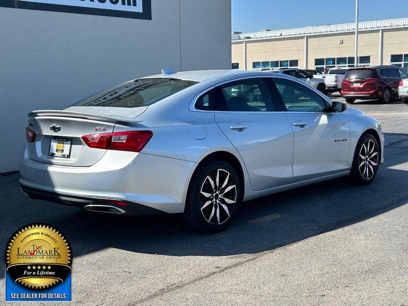 Chevrolet Malibu Vehicle Full-screen Gallery Image 3