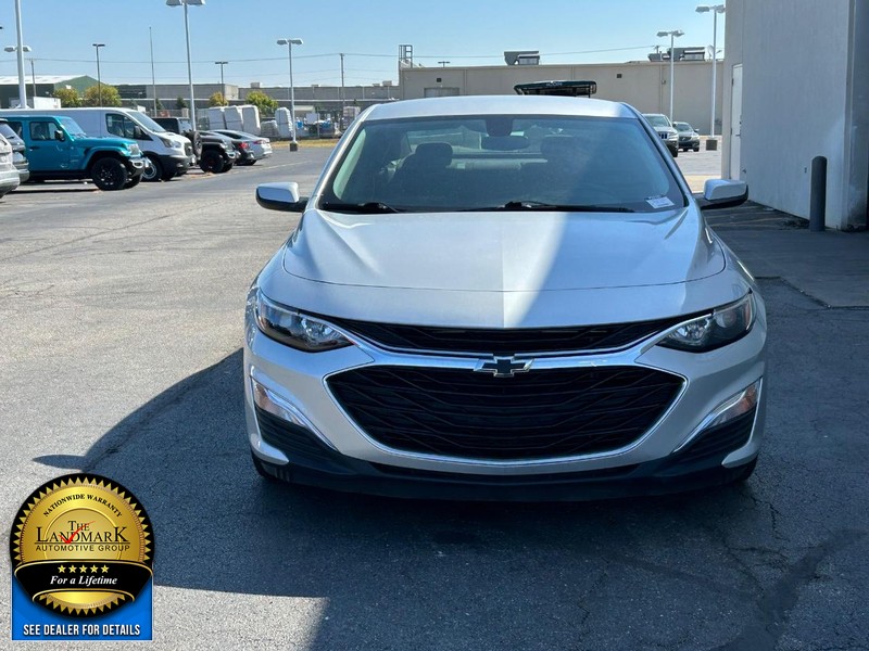 Chevrolet Malibu Vehicle Full-screen Gallery Image 4