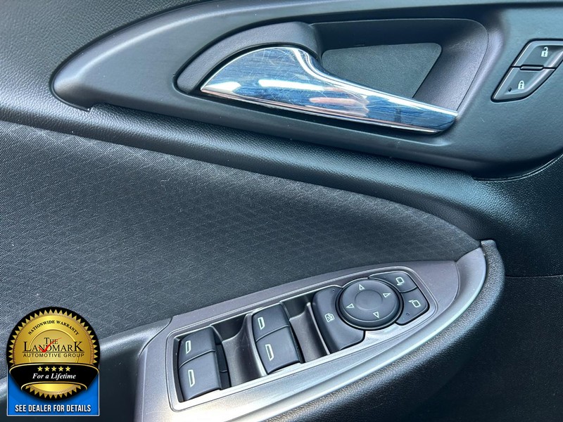 Chevrolet Malibu Vehicle Full-screen Gallery Image 8