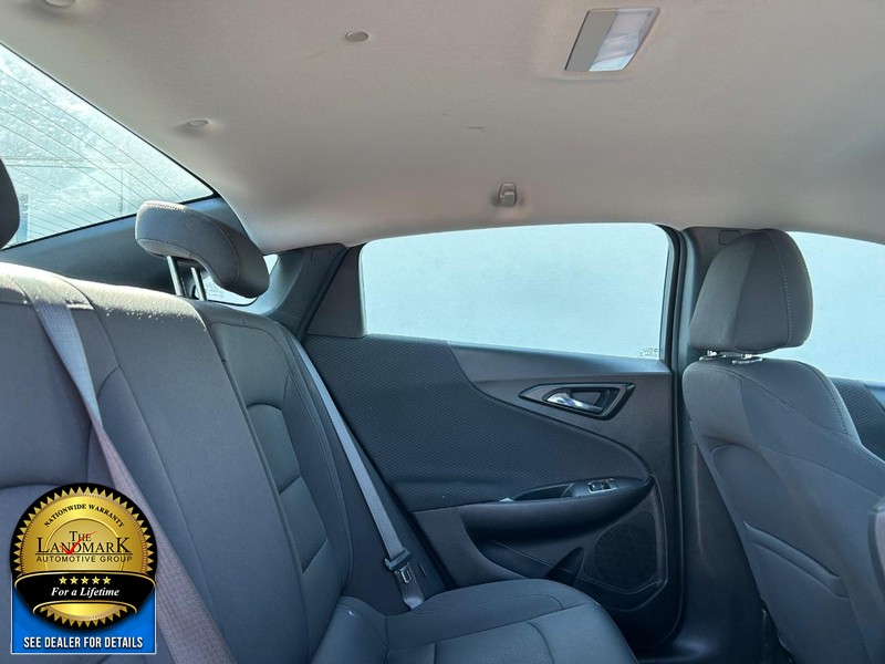 Chevrolet Malibu Vehicle Full-screen Gallery Image 14