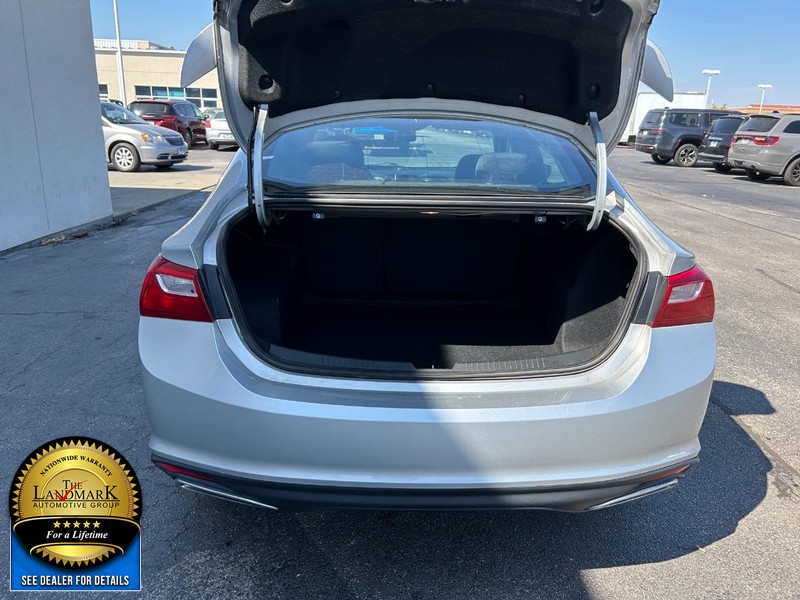 Chevrolet Malibu Vehicle Full-screen Gallery Image 18