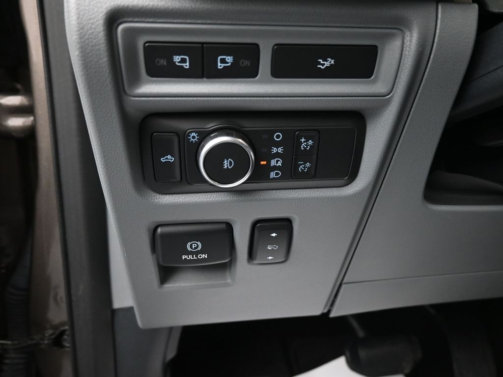 Ford F-150 Vehicle Full-screen Gallery Image 11