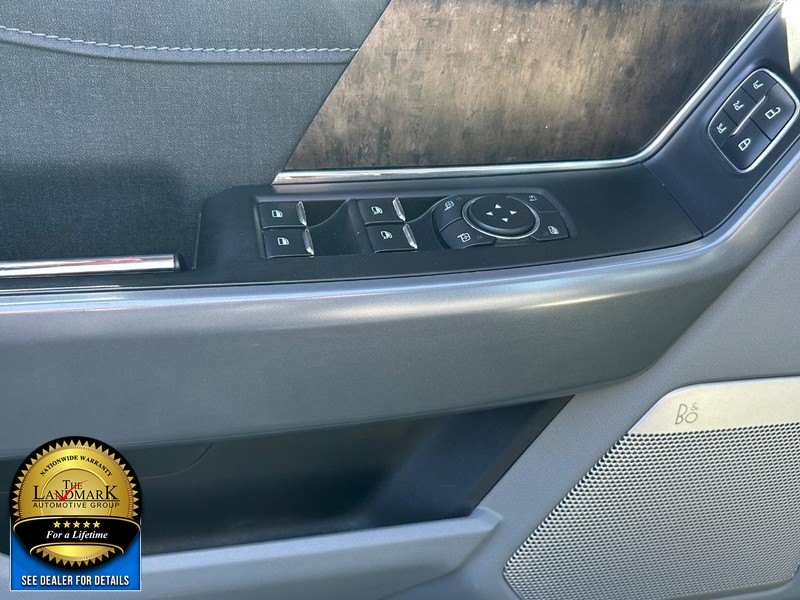 Ford F-150 Vehicle Full-screen Gallery Image 8