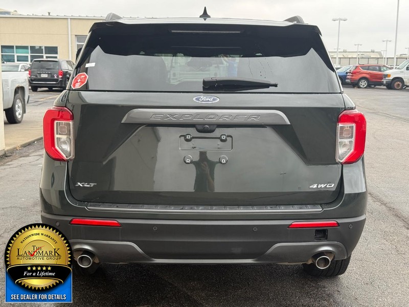 Ford Explorer Vehicle Full-screen Gallery Image 4