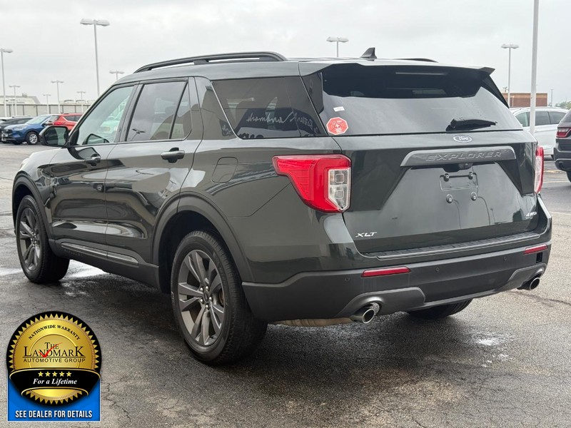 Ford Explorer Vehicle Full-screen Gallery Image 5