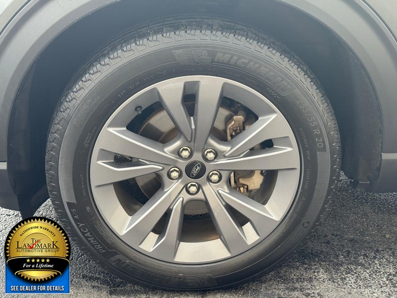 Ford Explorer Vehicle Full-screen Gallery Image 7