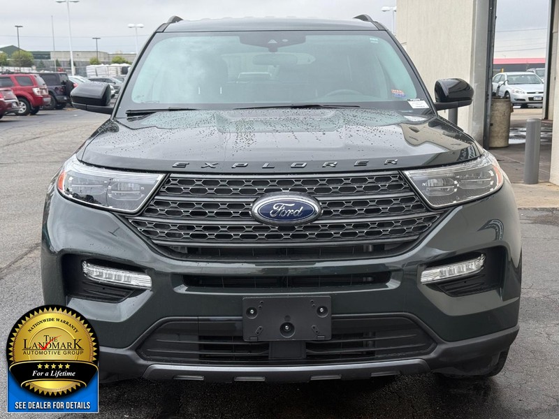 Ford Explorer Vehicle Full-screen Gallery Image 9