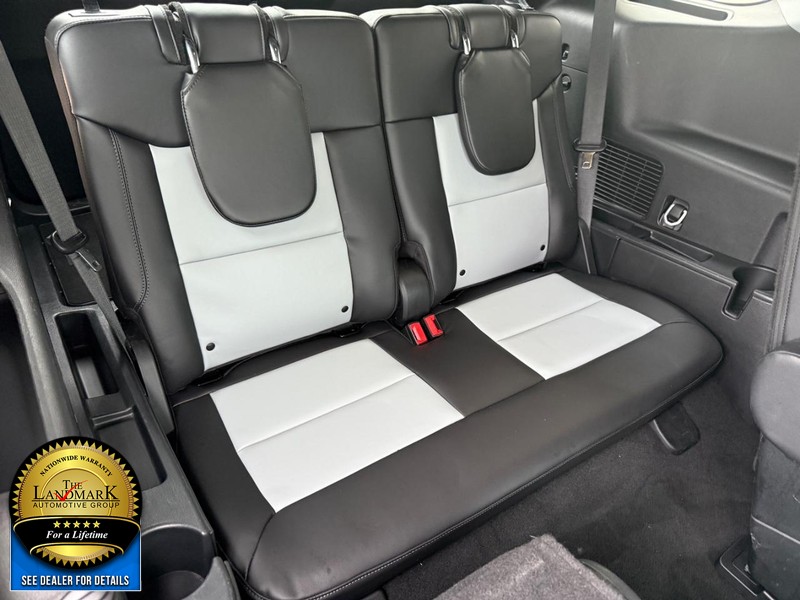 Ford Explorer Vehicle Full-screen Gallery Image 10