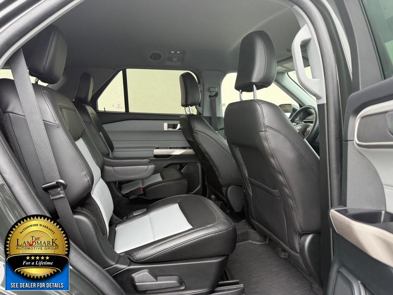 Ford Explorer Vehicle Full-screen Gallery Image 11