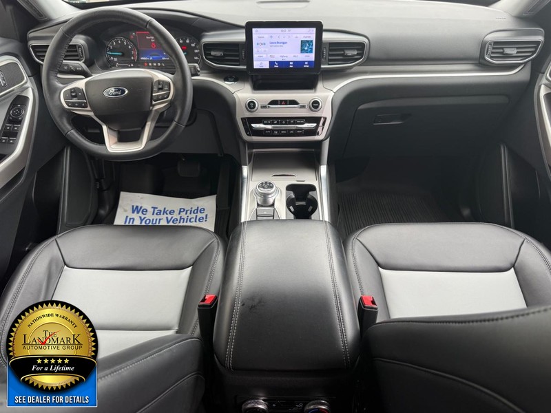 Ford Explorer Vehicle Full-screen Gallery Image 12