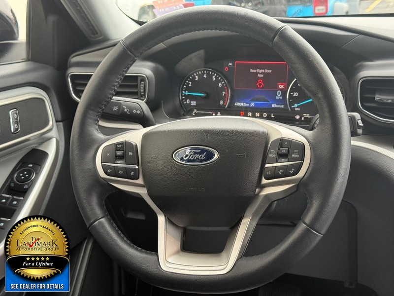 Ford Explorer Vehicle Full-screen Gallery Image 13