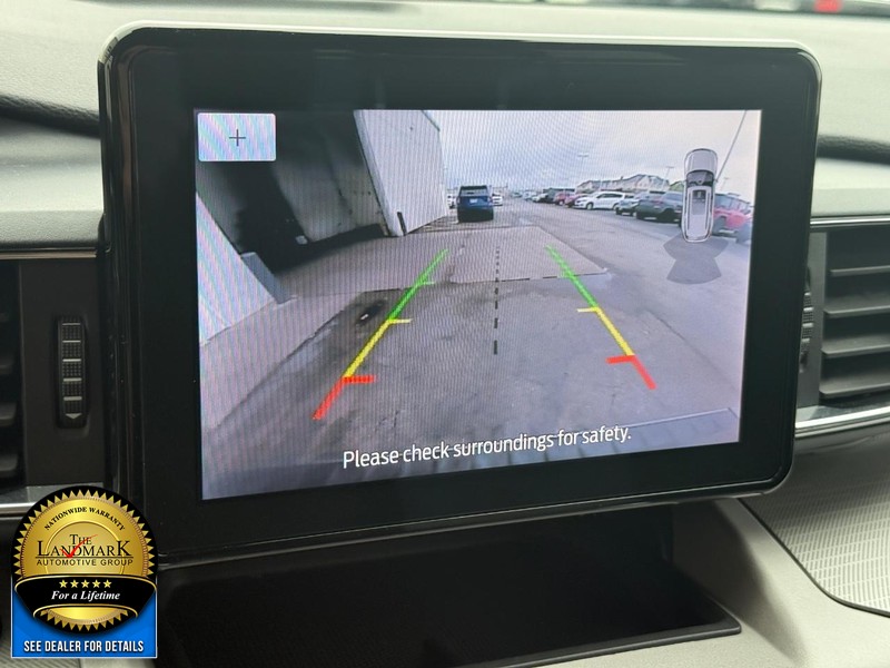 Ford Explorer Vehicle Full-screen Gallery Image 18