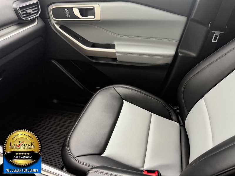 Ford Explorer Vehicle Full-screen Gallery Image 21