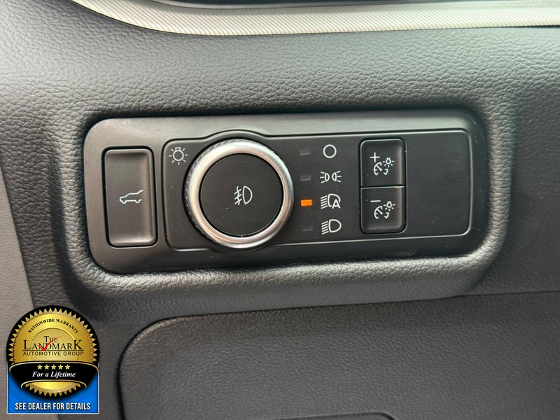 Ford Explorer Vehicle Full-screen Gallery Image 23