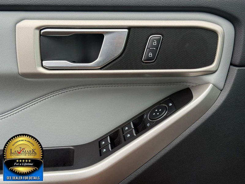 Ford Explorer Vehicle Full-screen Gallery Image 24