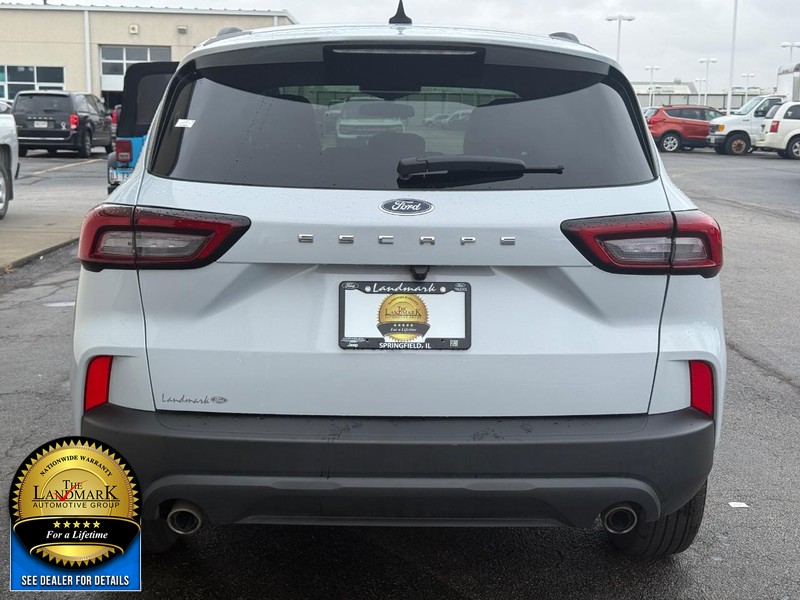 Ford Escape Vehicle Full-screen Gallery Image 4