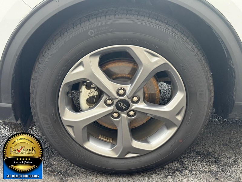 Ford Escape Vehicle Full-screen Gallery Image 7