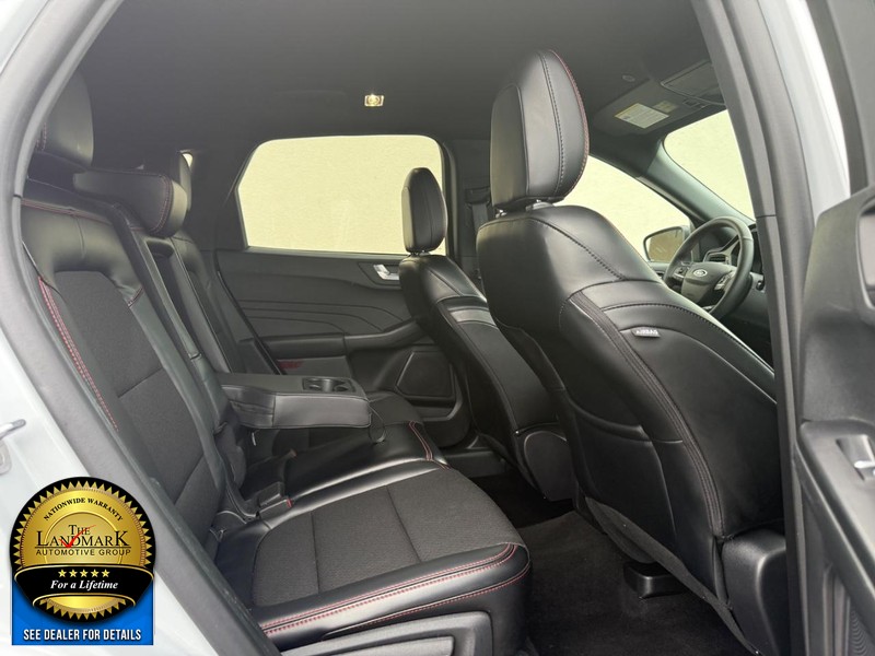 Ford Escape Vehicle Full-screen Gallery Image 10