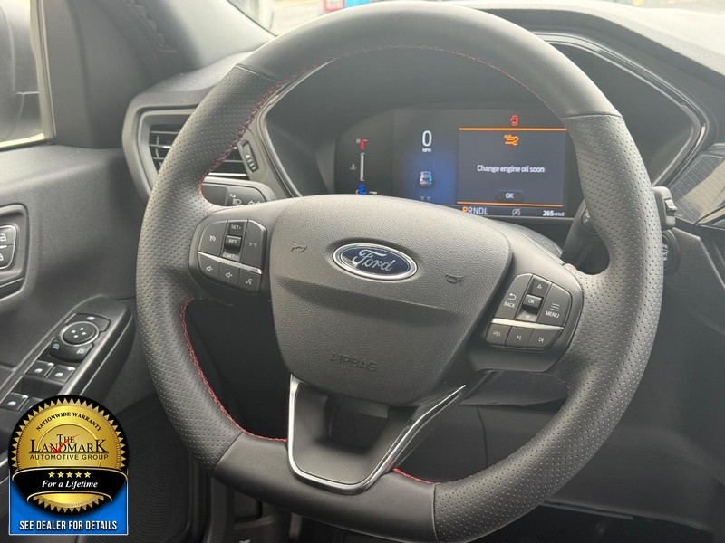 Ford Escape Vehicle Full-screen Gallery Image 12