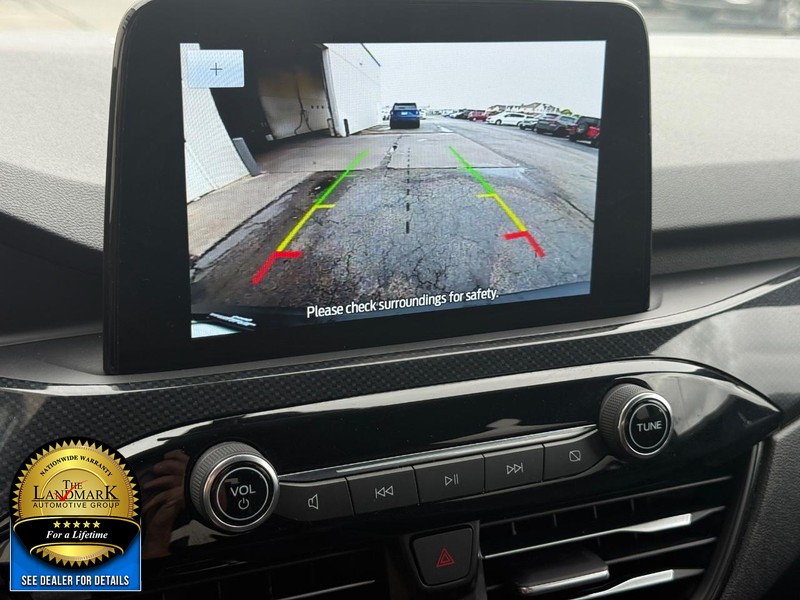 Ford Escape Vehicle Full-screen Gallery Image 17