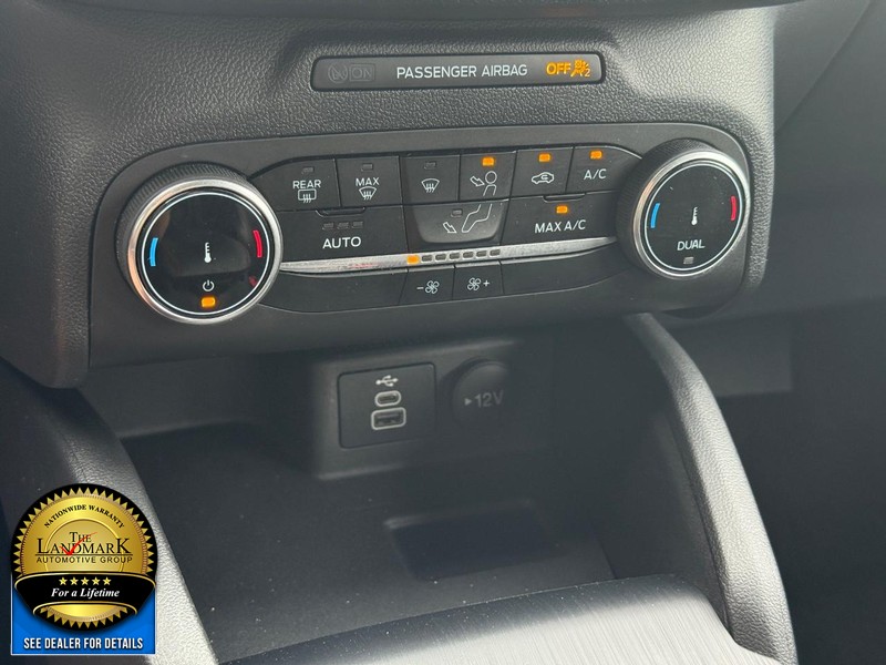 Ford Escape Vehicle Full-screen Gallery Image 18