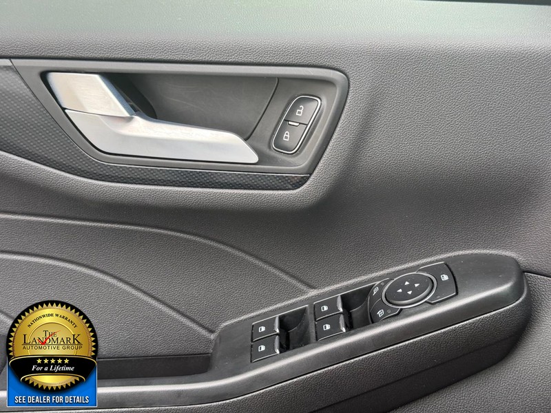 Ford Escape Vehicle Full-screen Gallery Image 23