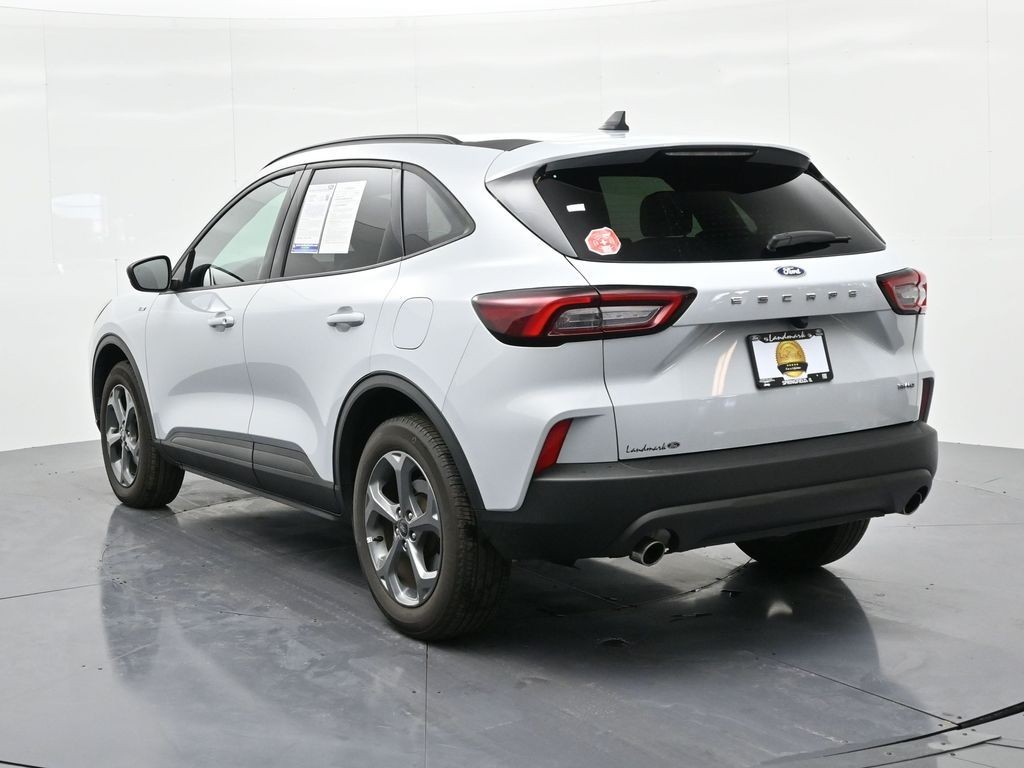 Ford Escape Vehicle Full-screen Gallery Image 08