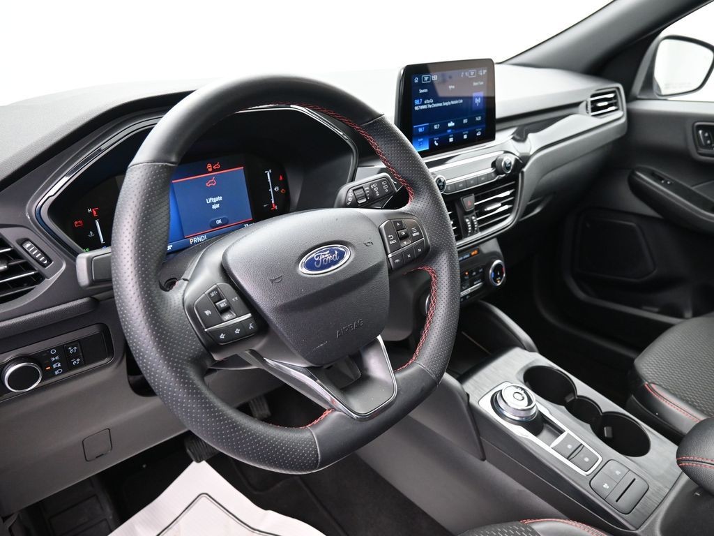 Ford Escape Vehicle Full-screen Gallery Image 15