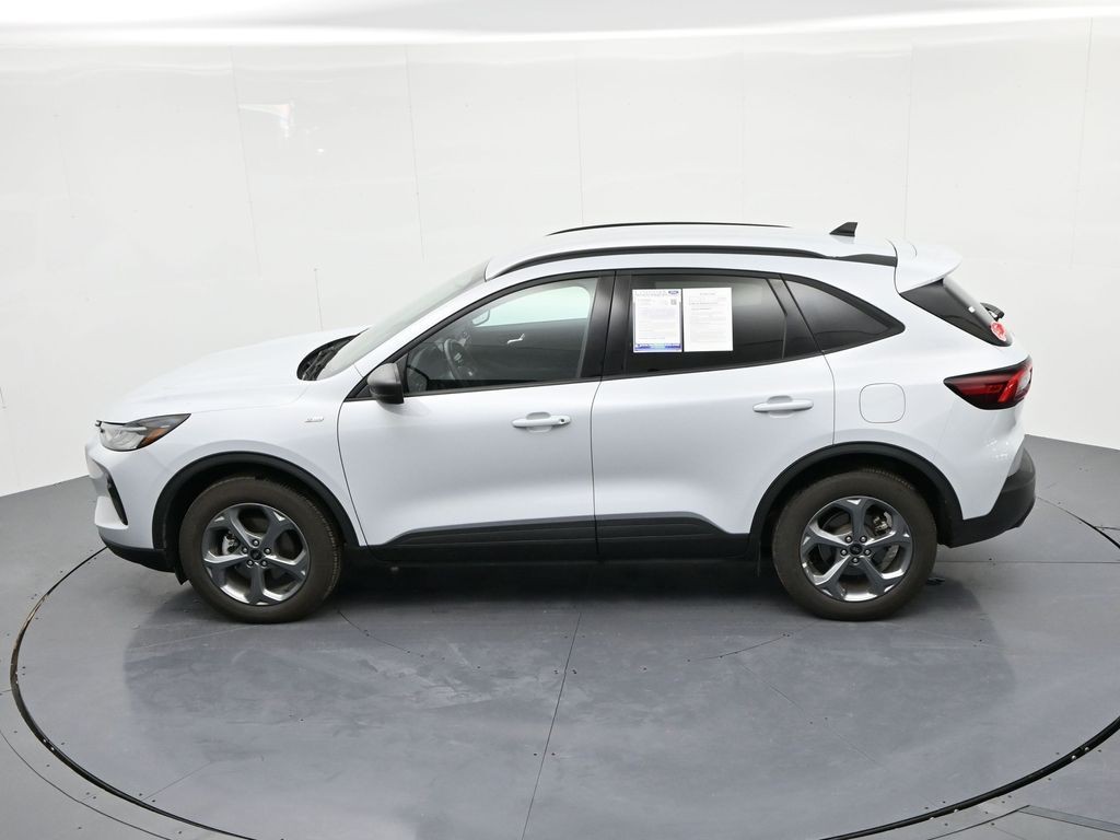 Ford Escape Vehicle Full-screen Gallery Image 19