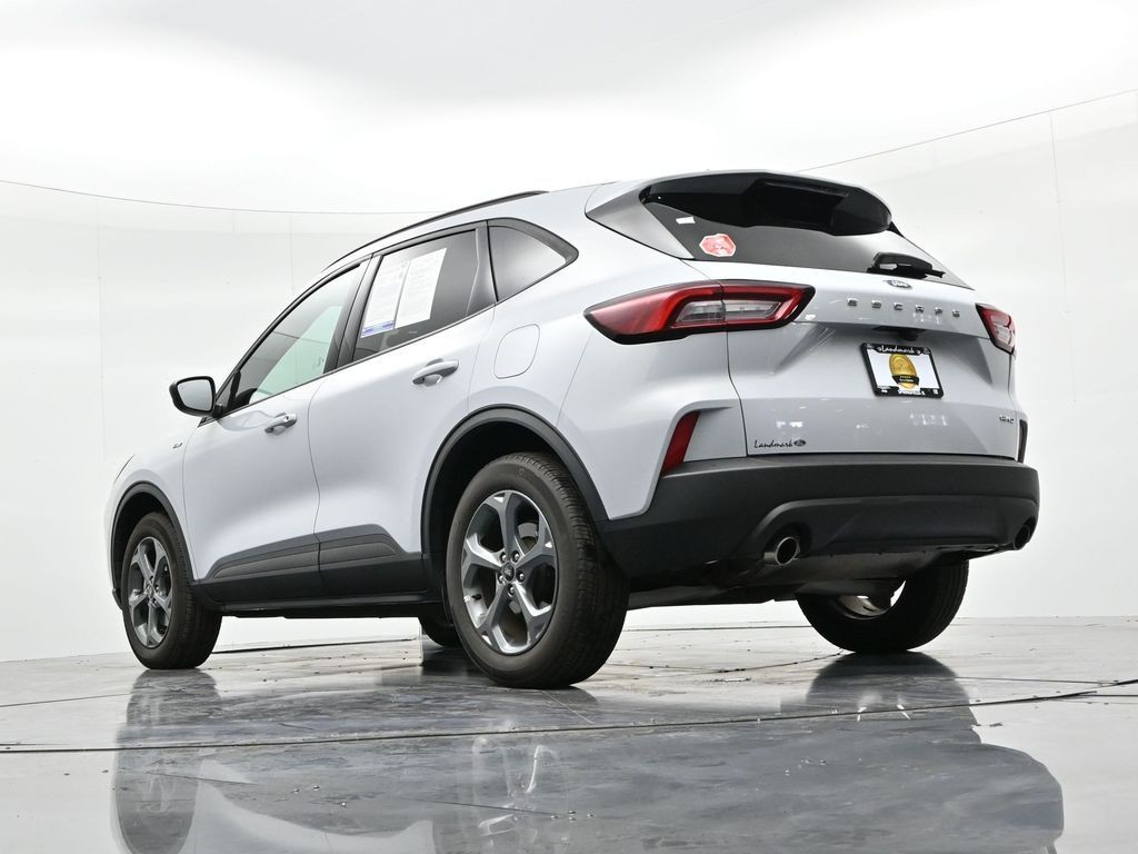 Ford Escape Vehicle Full-screen Gallery Image 20