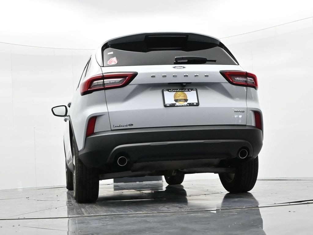 Ford Escape Vehicle Full-screen Gallery Image 21