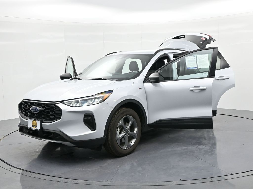 Ford Escape Vehicle Full-screen Gallery Image 26