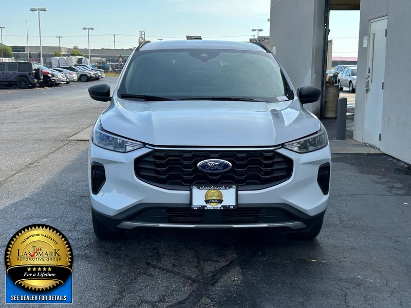 Ford Escape Vehicle Full-screen Gallery Image 4