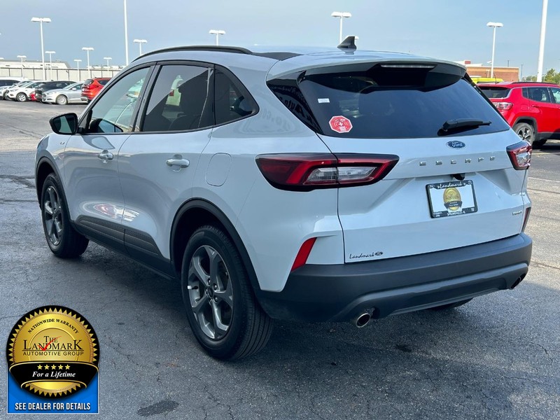 Ford Escape Vehicle Full-screen Gallery Image 6