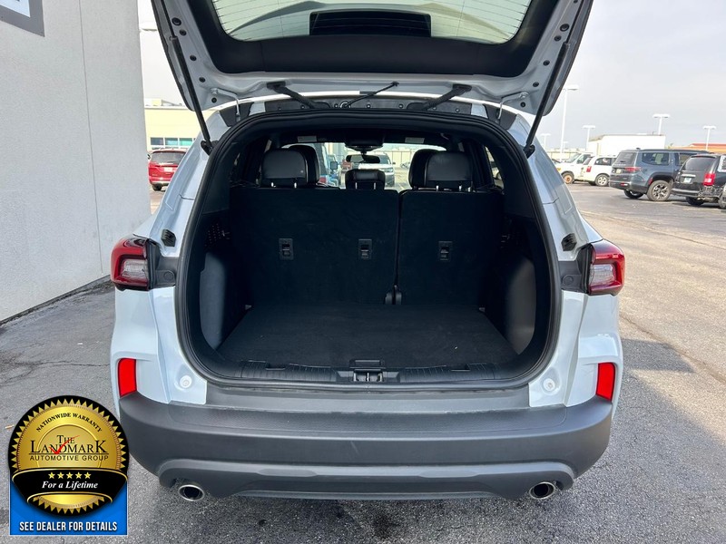 Ford Escape Vehicle Full-screen Gallery Image 18