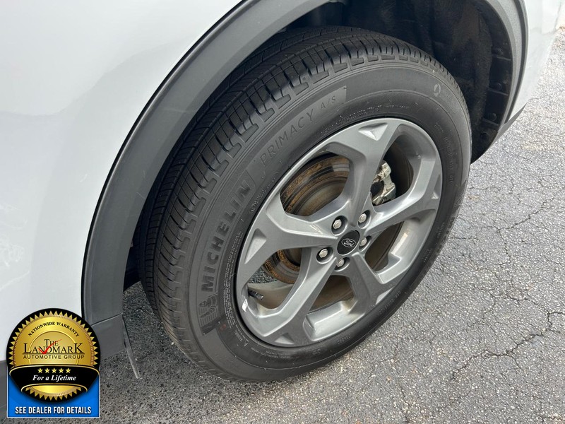 Ford Escape Vehicle Full-screen Gallery Image 19