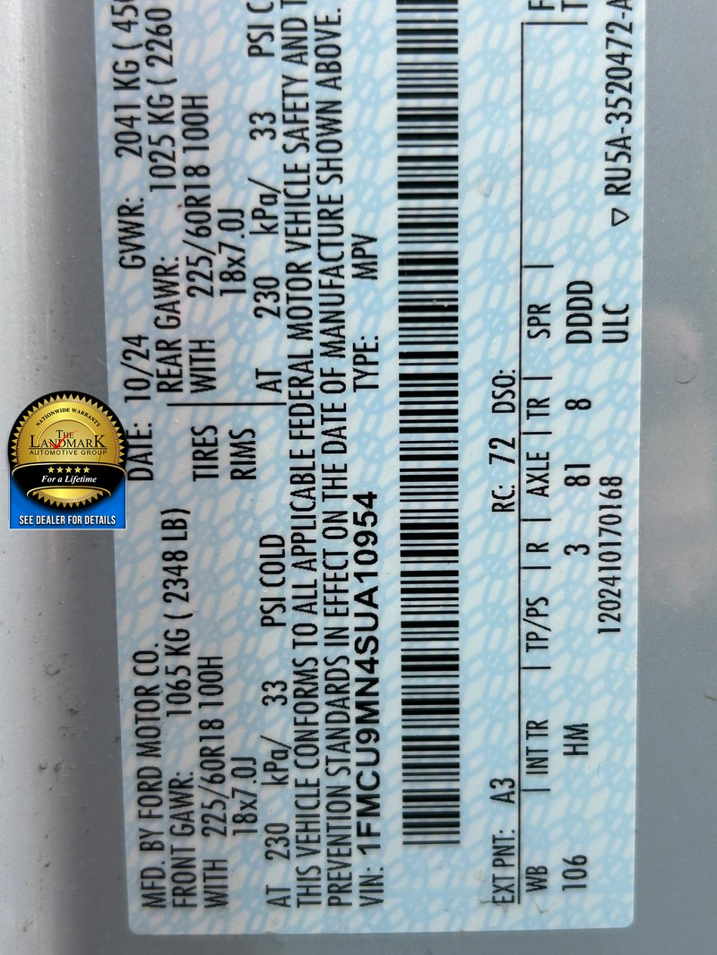 Ford Escape Vehicle Full-screen Gallery Image 20